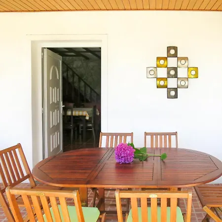 Villa Sleeps 8 With Pool And Wifi